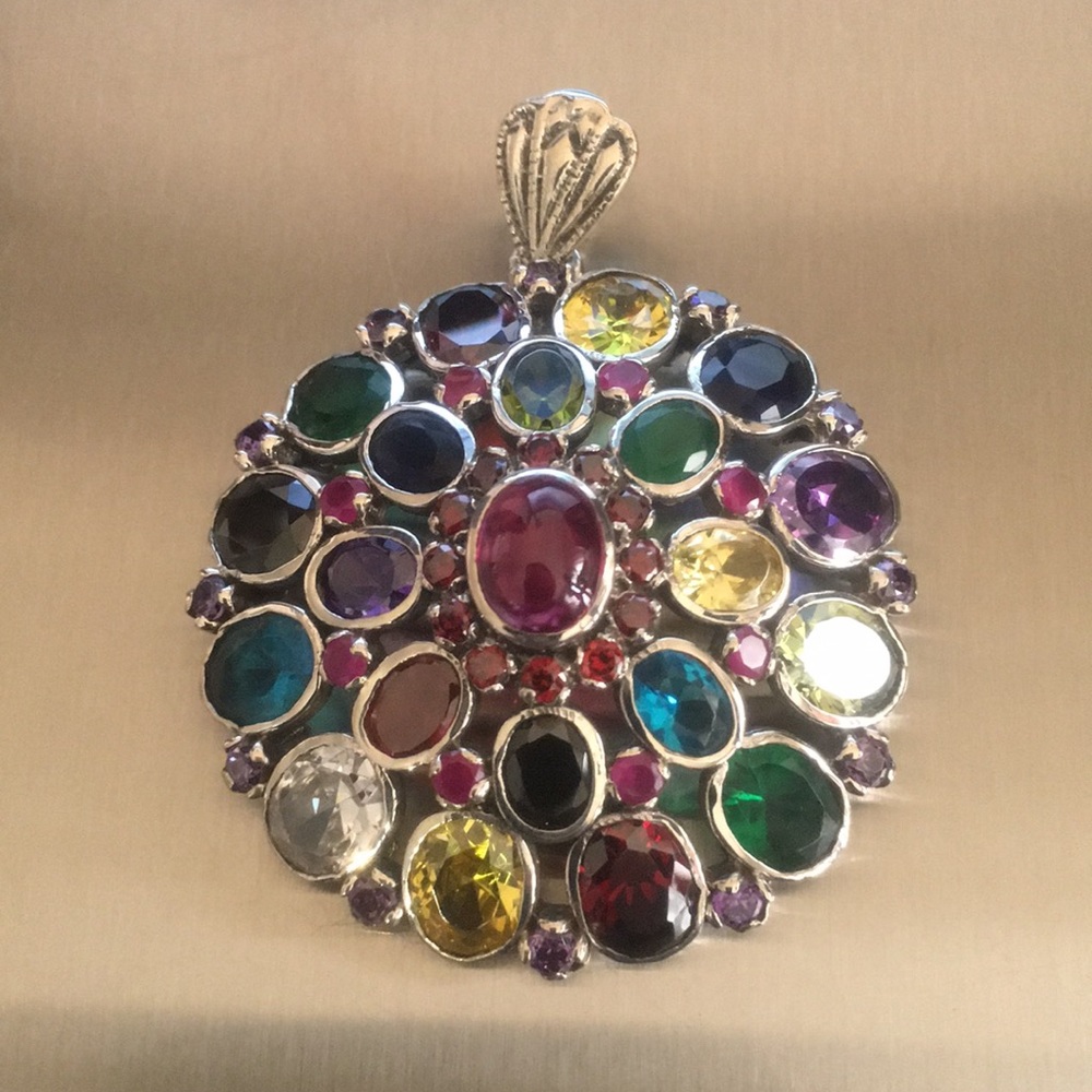 SILVER PENDANT CZ  STONES.